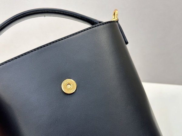 셀린느 미니 루이즈 버킷백 부드러운 카프스킨 블랙 [매장가 350만원대]