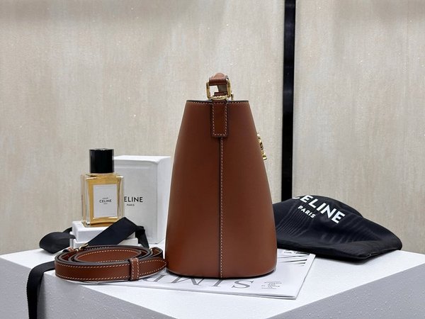 셀린느 스몰 루이즈 버킷백 부드러운 카프스킨 탠 [매장가 390만원대]