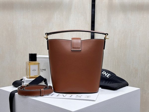 셀린느 스몰 루이즈 버킷백 부드러운 카프스킨 탠 [매장가 390만원대]