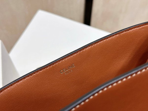 셀린느 스몰 루이즈 버킷백 부드러운 카프스킨 탠 [매장가 390만원대]