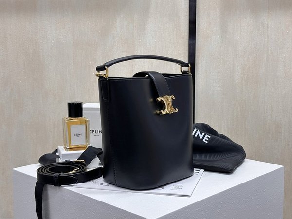 셀린느 스몰 루이즈 버킷백 부드러운 카프스킨 블랙 [매장가 390만원대]