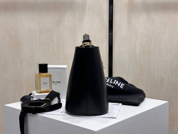 셀린느 스몰 루이즈 버킷백 부드러운 카프스킨 블랙 [매장가 390만원대]