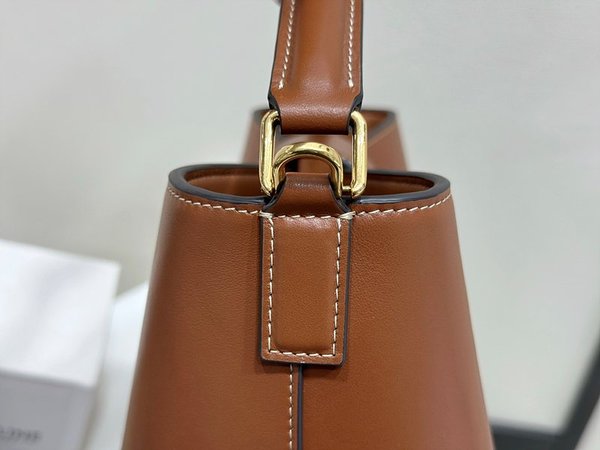 셀린느 미디엄 루이즈 버킷백 부드러운 카프스킨 탠 [매장가 460만원대]