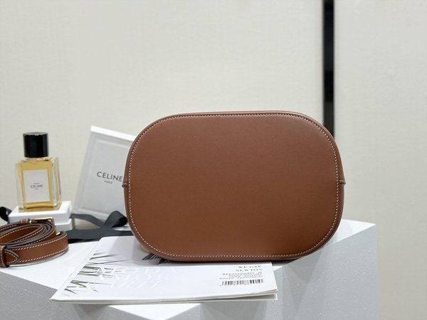 셀린느 미디엄 루이즈 버킷백 부드러운 카프스킨 탠 [매장가 460만원대]