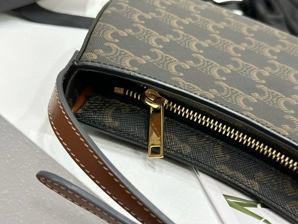 셀린느 미디엄 틸리백 트리오페 캐넙스 & 카프스킨 [매장가 350만원대]