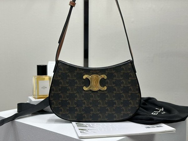 셀린느 미디엄 틸리백 트리오페 캐넙스 & 카프스킨 [매장가 350만원대]