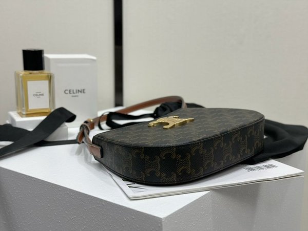 셀린느 미디엄 틸리백 트리오페 캐넙스 & 카프스킨 [매장가 350만원대]