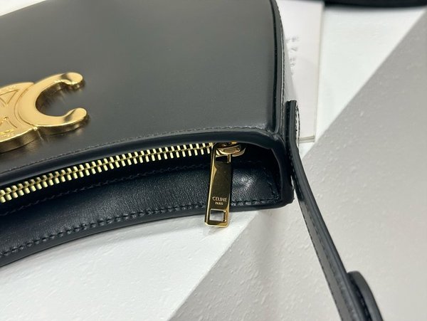 셀린느 미디엄 틸리백 샤이니 카프스킨 블랙  [매장가 350만원대]