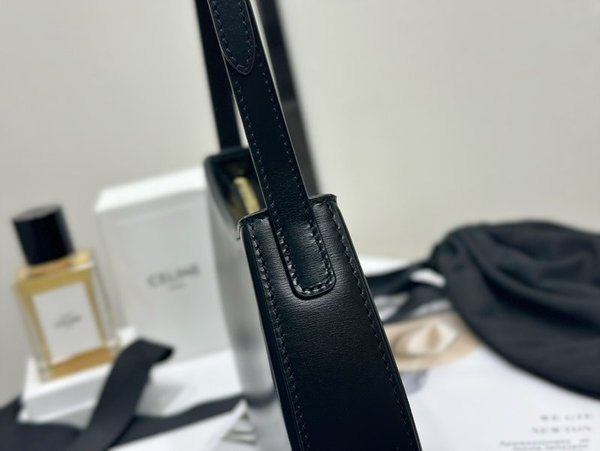 셀린느 미디엄 틸리백 샤이니 카프스킨 블랙  [매장가 350만원대]