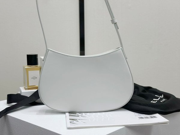 셀린느 미디엄 틸리백 샤이니 카프스킨 라이스  [매장가 350만원대]