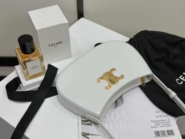 셀린느 미디엄 틸리백 샤이니 카프스킨 라이스  [매장가 350만원대]