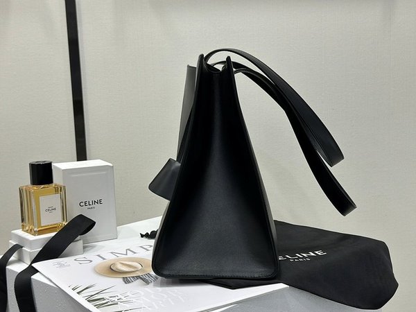 셀린느 카바스 16 숄더백 부드러운 카프스킨 블랙 [매장가 400만원대]