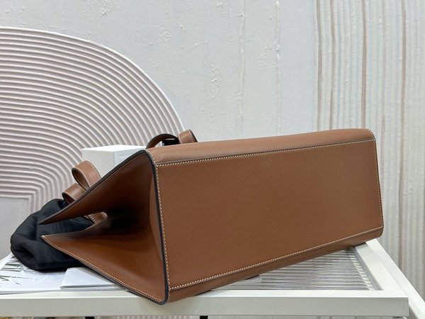 셀린느 카바스 16 숄더백 부드러운 카프스킨 탠 [매장가 400만원대]