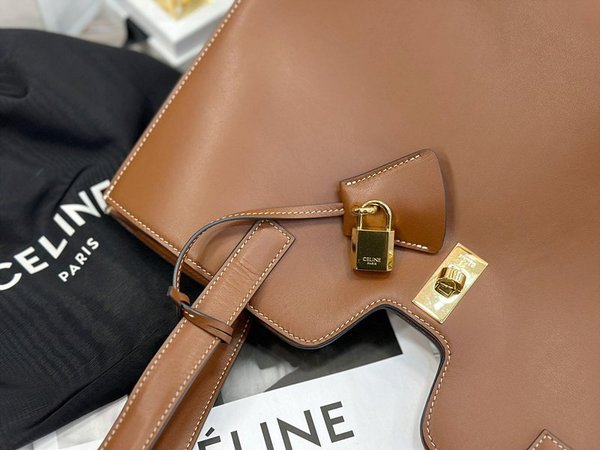 셀린느 카바스 16 숄더백 부드러운 카프스킨 탠 [매장가 400만원대]