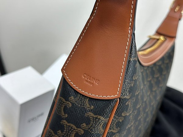 셀린느 미디엄 엘로이즈 백 트리옹프 캔버스 & 카프스킨 탠 [매장가 500만원대]