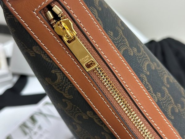 셀린느 미디엄 엘로이즈 백 트리옹프 캔버스 & 카프스킨 탠 [매장가 500만원대]