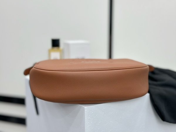 셀린느 미디엄 엘로이즈 백 서플 크레인 카프스킨 탠 [매장가 500만원대]