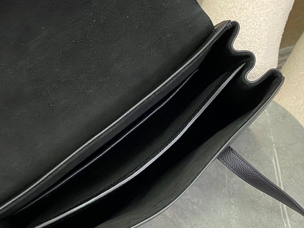 셀린느 틴 소프트 16 미디엄 백 부드러운 카프스킨 블랙 [매장가 430만원대]