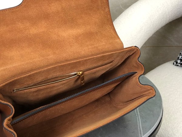 셀린느 틴 소프트 16 숄더백 부드러운 카프스킨 탠 [매장가 350만원대]