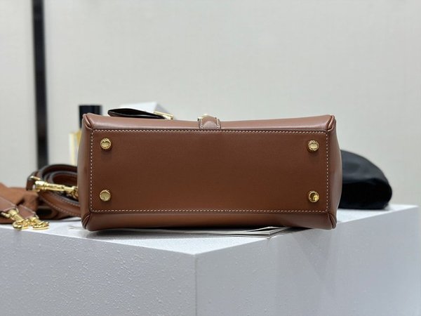 셀린느 스몰 16 백 새틴 카프스킨 탠 [매장가 590만원대]