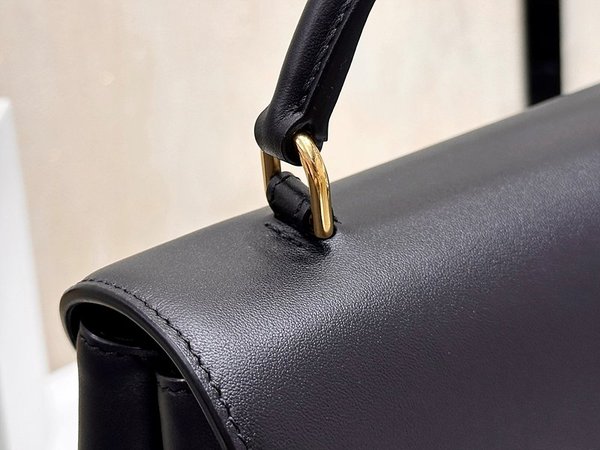 셀린느 틴 니노백 부드러운 새틴 카프스킨 블랙 [매장가 460만원대]