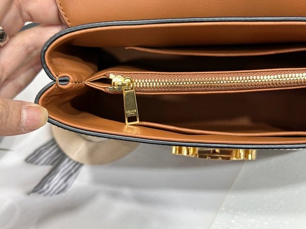 셀린느 틴 니노백 셀린느 틴 니노백 트리옹프 캔버스 탠 [매장가 390만원대]