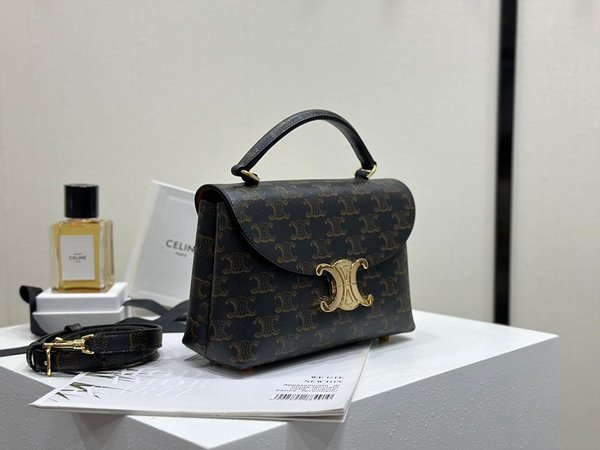 셀린느 틴 니노백 셀린느 틴 니노백 트리옹프 캔버스 탠 [매장가 390만원대]