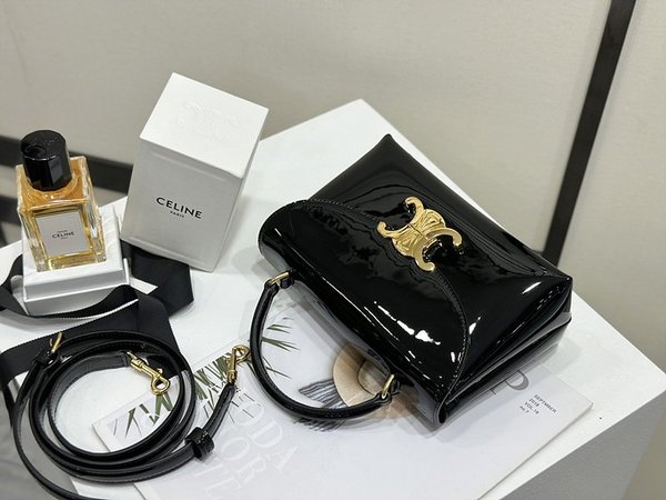 셀린느 틴 니노백 페이던트 카프스킨 블랙 [매장가 460만원대]