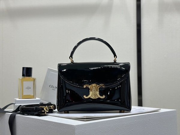 셀린느 틴 니노백 페이던트 카프스킨 블랙 [매장가 460만원대]