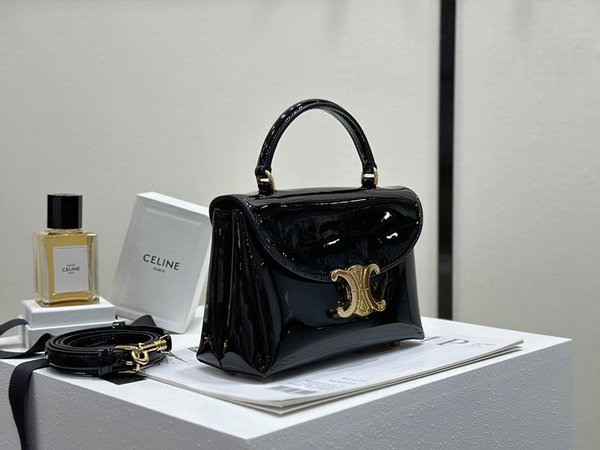 셀린느 틴 니노백 페이던트 카프스킨 블랙 [매장가 460만원대]