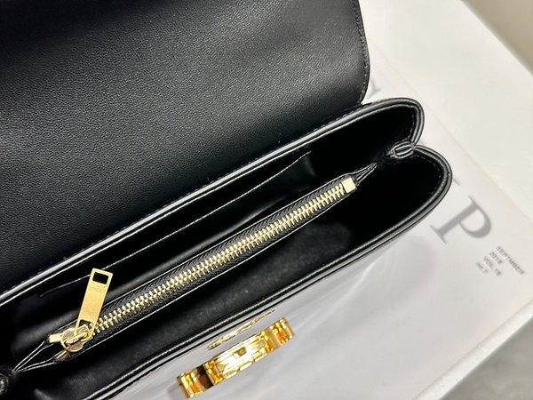 셀린느 틴 니노백 페이던트 카프스킨 블랙 [매장가 460만원대]