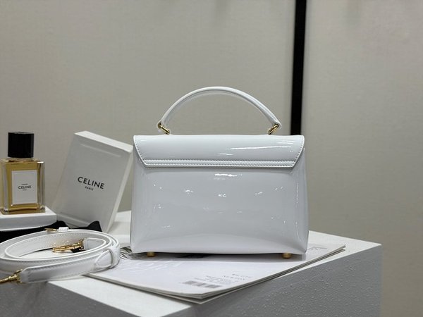 셀린느 틴 니노백 페이던트 카프스킨 화이트 [매장가 460만원대]