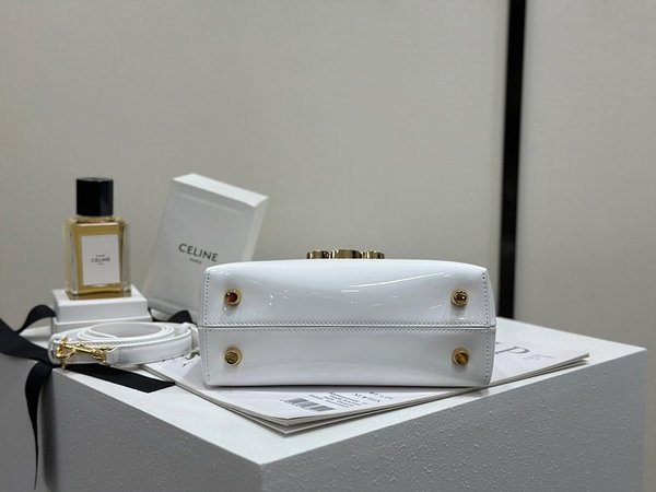 셀린느 틴 니노백 페이던트 카프스킨 화이트 [매장가 460만원대]