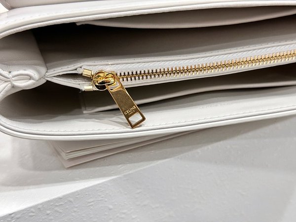 셀린느 틴 니노백 페이던트 카프스킨 화이트 [매장가 460만원대]