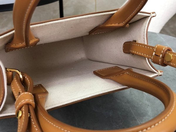 셀린느 미니 버티컬 카바스백 트리옹프 캔버스 & 카프스킨 내추럴 탠 [매장가 200만원대]