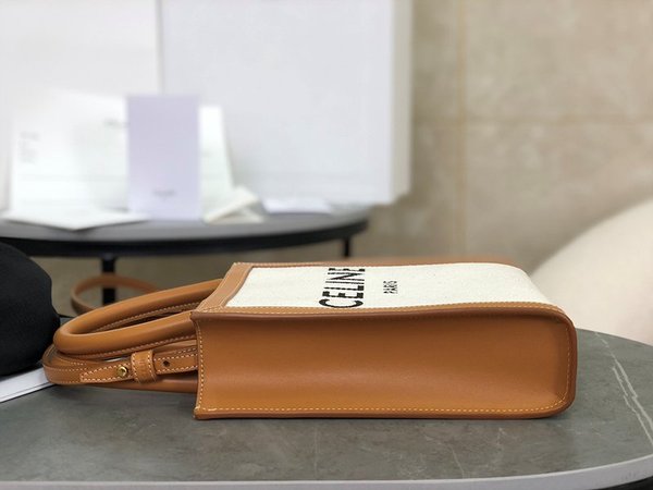 셀린느 미니 버티컬 카바스백 트리옹프 캔버스 & 카프스킨 내추럴 탠 [매장가 200만원대]