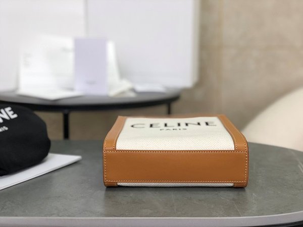 셀린느 미니 버티컬 카바스백 트리옹프 캔버스 & 카프스킨 내추럴 탠 [매장가 200만원대]
