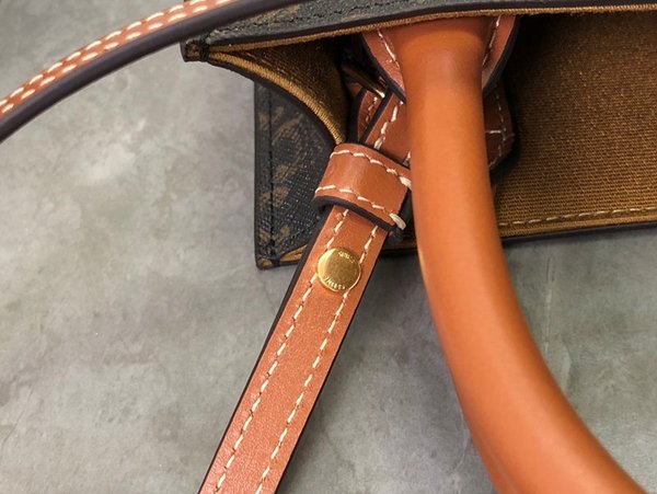 셀린느 미니 버티컬 카바스백 트리옹프 캔버스 & 카프스킨 탠 [매장가 200만원대]