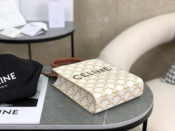 셀린느 미니 버티컬 카바스백 트리옹프 캔버스 & 카프스킨 화이트 [매장가 200만원대]