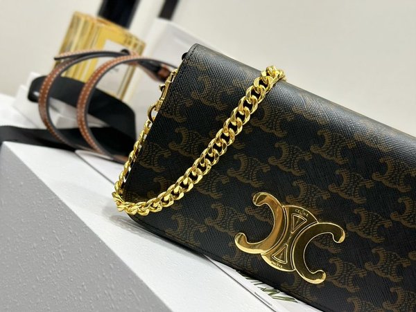 셀린느 멀티포세트 트리옹프 캔버스 & 카프스킨 탠 [매장가 285만원대]