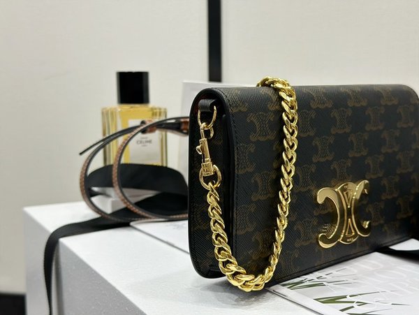 셀린느 멀티포세트 트리옹프 캔버스 & 카프스킨 탠 [매장가 285만원대]