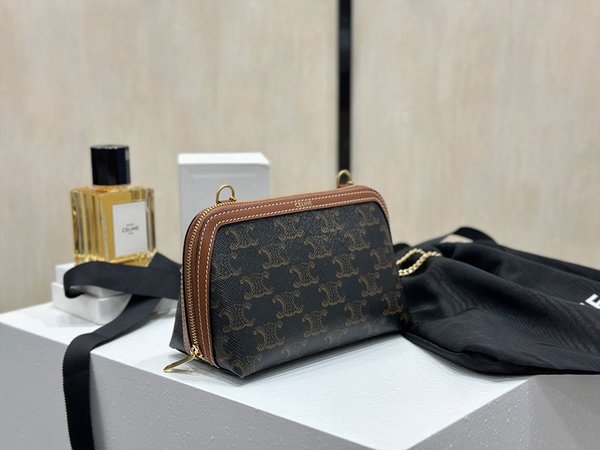 셀린느 체인 클러치 트리옹프 캔버스 & 램스킨 탠  [매장가 140만원대]