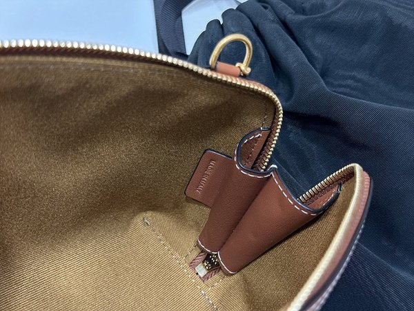 셀린느 체인 클러치 트리옹프 캔버스 & 램스킨 탠  [매장가 140만원대]