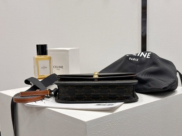 듀오 스트랩 지갑 트리옹프 캔버스 & 카프스킨 [매장가 230만원대]