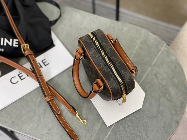 셀린느 미디엄 트리오페 하트백 트리옹프 캔버스 & 카프스킨 탠 [매장가 250만원대]