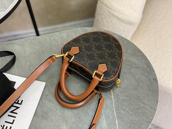 셀린느 미디엄 트리오페 하트백 트리옹프 캔버스 & 카프스킨 탠 [매장가 250만원대]