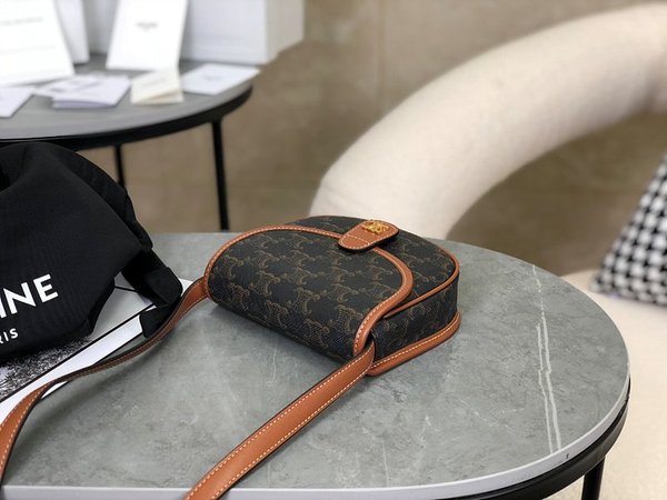 셀린느 베사체 미니 트리옹프 캔버스 & 카프스킨 탠 [매장가 200만원대]