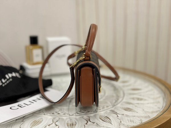 셀린느 미니 클레아 베사체 트리옹프 캔버스 & 카프스킨 탠 [매장가 365만원대]