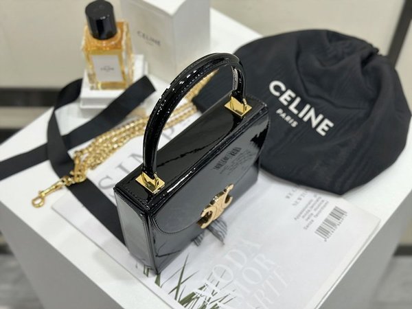 셀린느 스몰 블랑딘 박스 페이던트 카프스킨 블랙 [매장가 400만원대][매장가 400만원대]