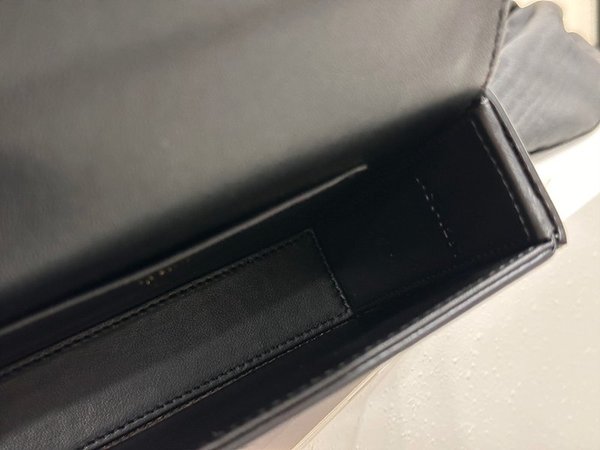 셀린느 스몰 블랑딘 박스 페이던트 카프스킨 블랙 [매장가 400만원대][매장가 400만원대]